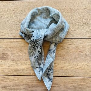 Roberto Cavalli foulard 34x34 silk twill scarf “Snakeskin and Lace” in grey.